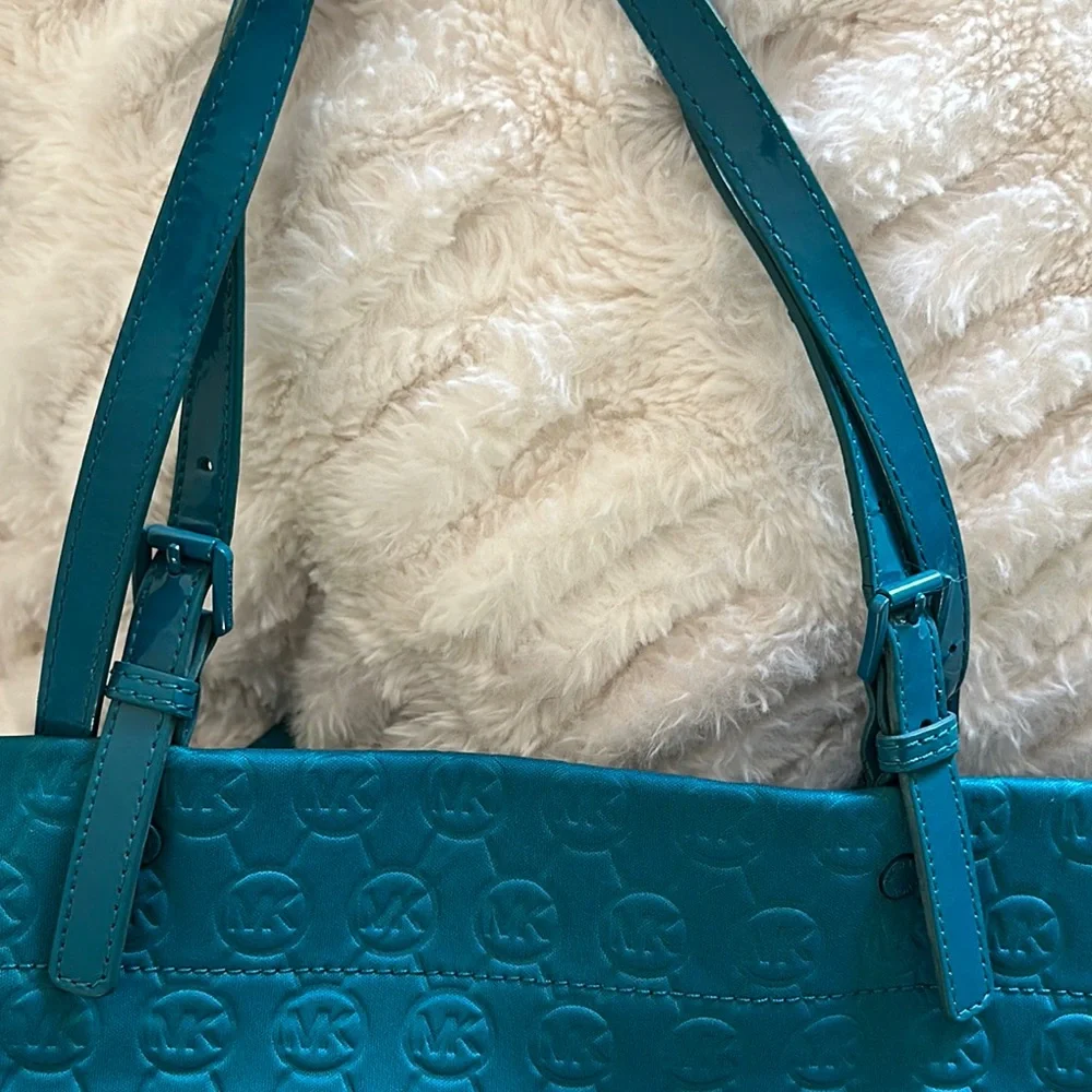 Michael Kors Signature Neoprene Tote‎